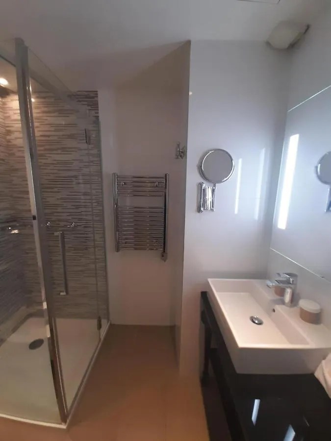 Mercure Paris Arc De Triomphe Wagram Fransa