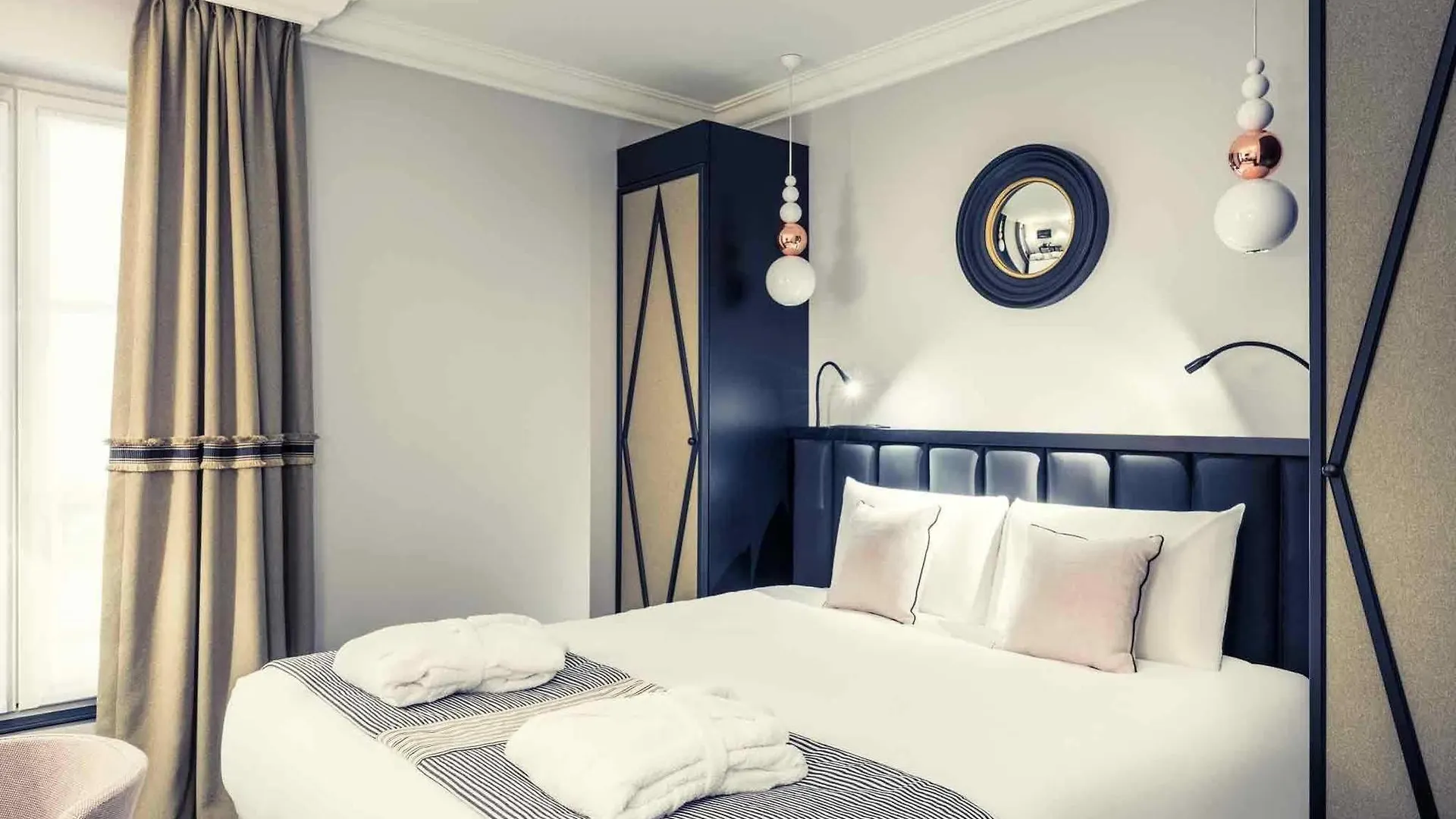Mercure Paris Arc De Triomphe Wagram 4*,